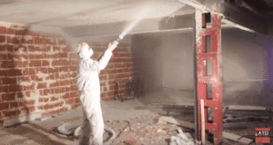 Inyección de poliuretano en techo de construcción