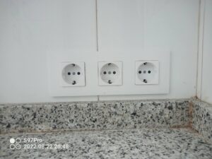 Imagen de tres enchufes